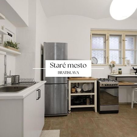 Stylish Historical Apartment + Backyard Bratislava Exteriör bild