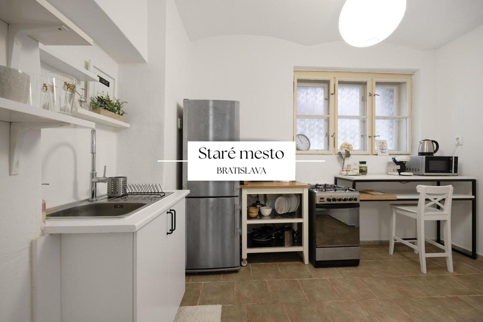 Stylish Historical Apartment + Backyard Bratislava Exteriör bild