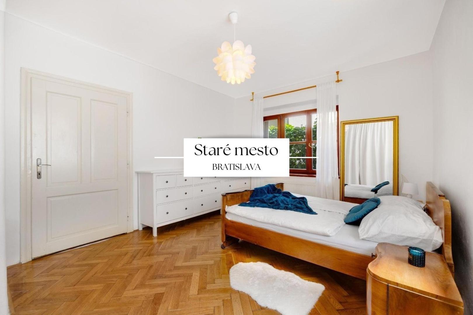 Stylish Historical Apartment + Backyard Bratislava Exteriör bild