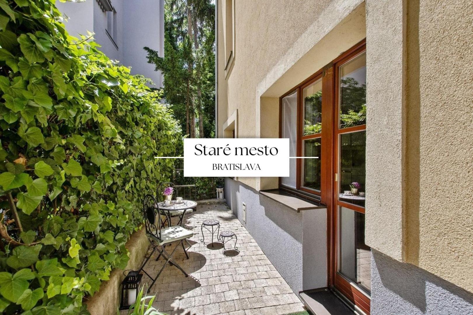 Stylish Historical Apartment + Backyard Bratislava Exteriör bild